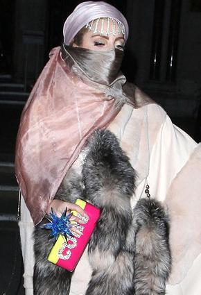  لماذا ارتدت ليدي غاغا البرقع؟